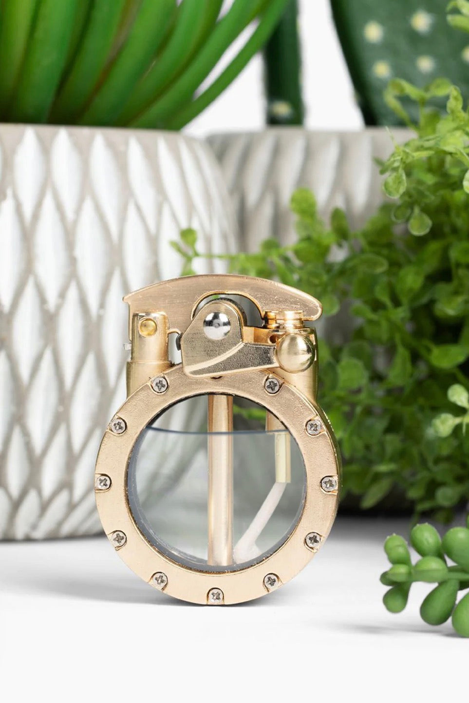 Thomas Blonde Mob Wife Lighter