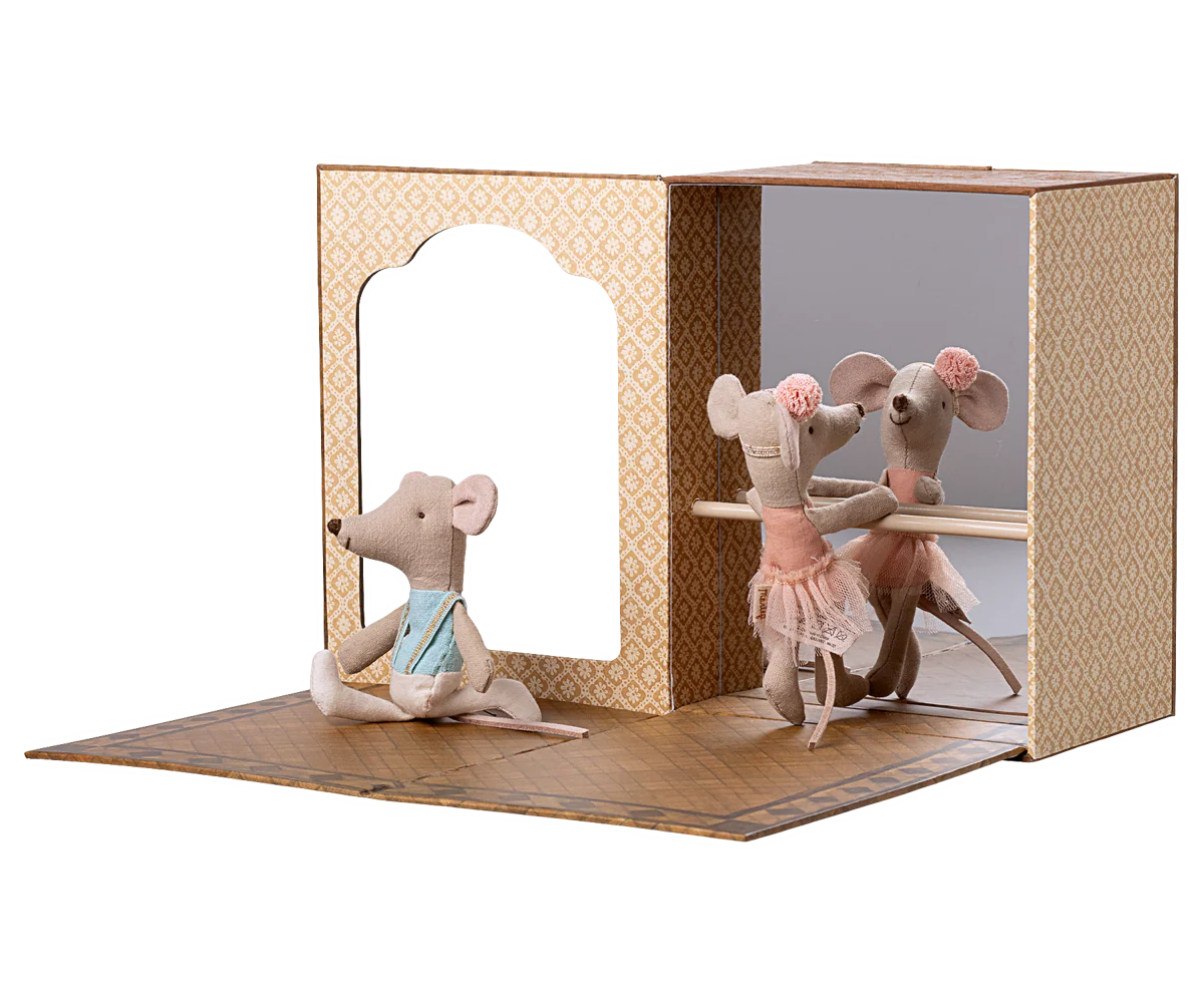 Maileg ballet mice in dance studio