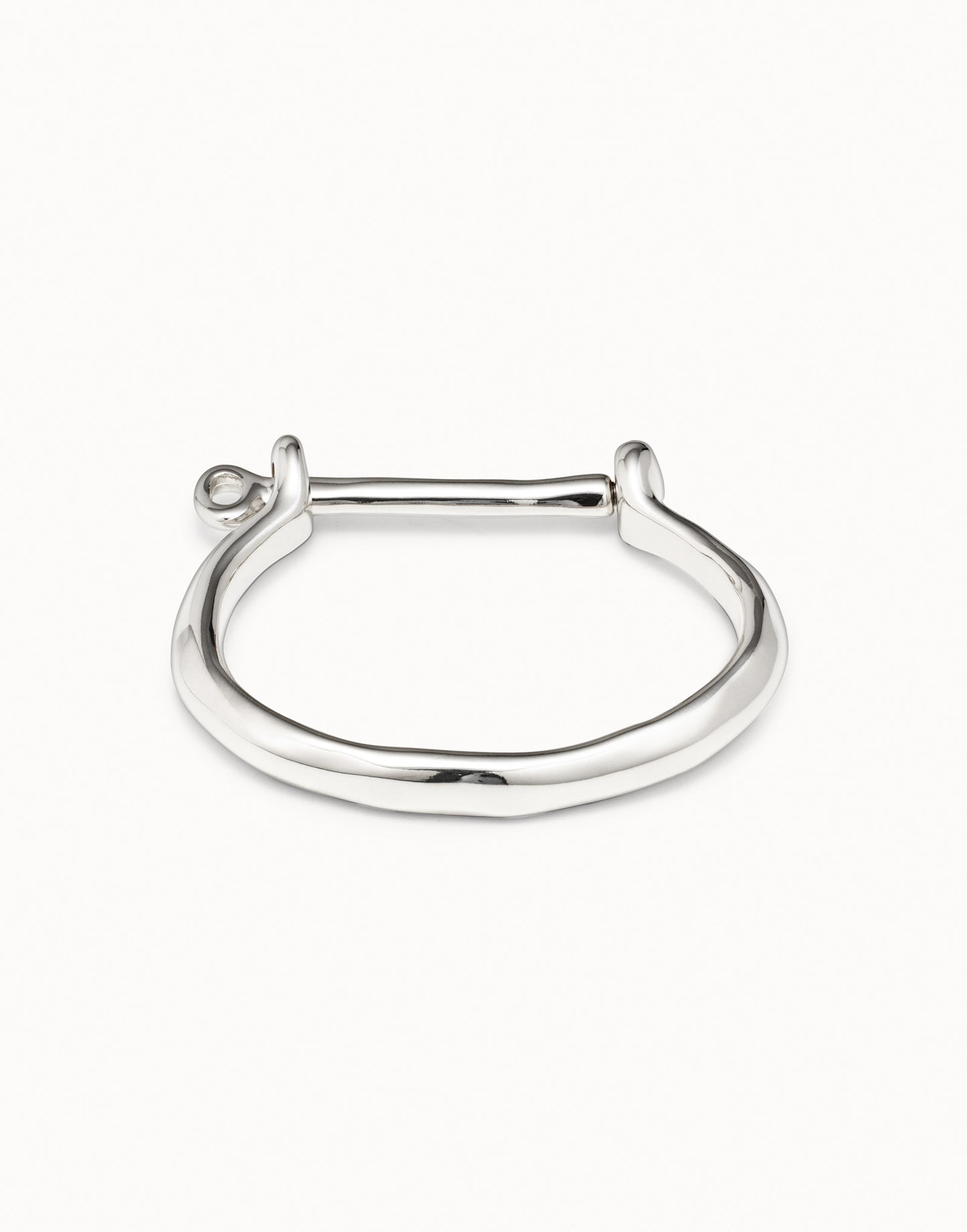 Uno Bangle bracelet with a shackle shaped clasp Silver