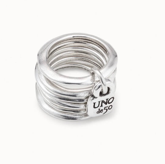 Uno de 50 Multi row ring with a charm