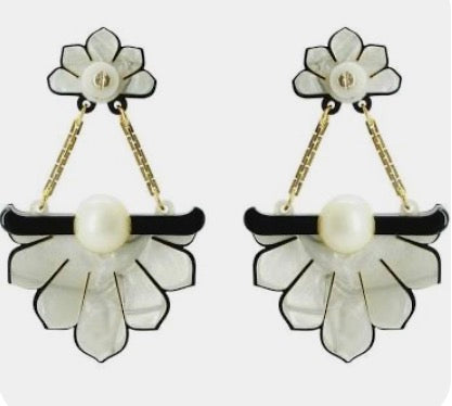 Gissa Bicalho Flower Earrings