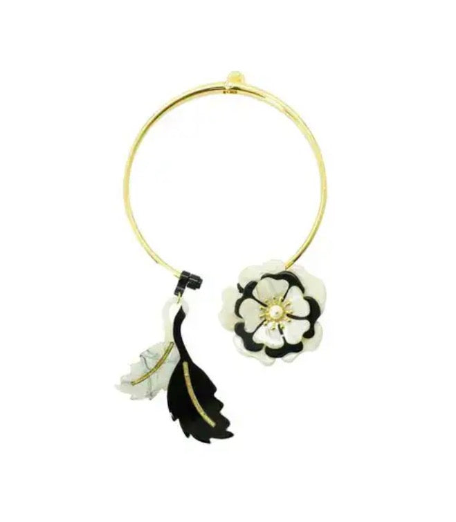 Gissa Bicalho Acrylic Camelia Choker - Black